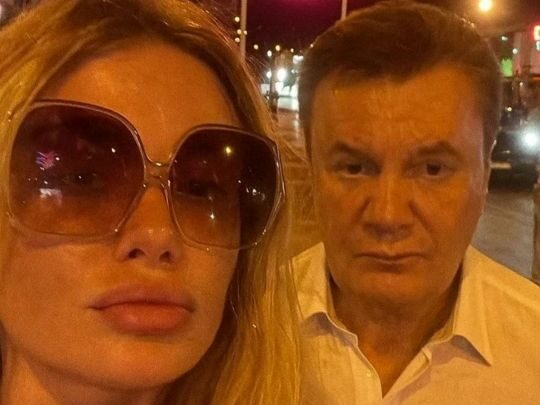 Камінська з «НеАнгелів» засвітилася на Канарах в компанії Януковича, але їй повірили не всі