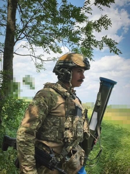 &laquo;Просто хочу, щоб він був живий&raquo;: син відомого телеведучого пішов на&nbsp;війну з&nbsp;росією