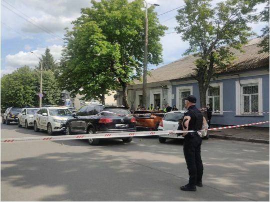 Застрелив дружину і наклав на себе руки: кривава сімейна драма розігралася на одній з вулиць Житомира (фото)