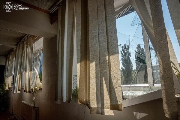 Ночной обстрел Одессы: получила повреждения пожарная часть Ночной обстрел Одессы: получила повреждения пожарная часть