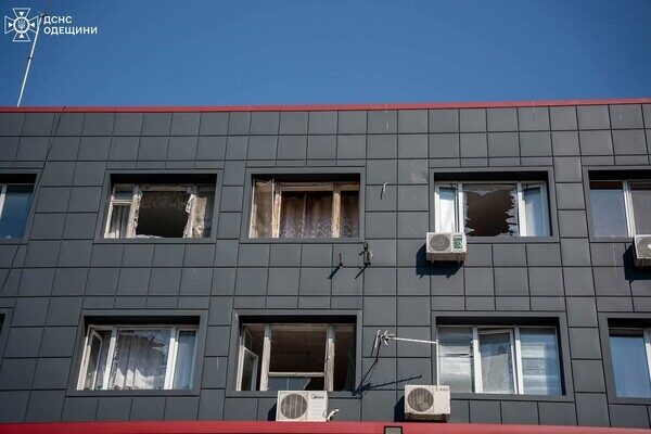 Ночной обстрел Одессы: получила повреждения пожарная часть Ночной обстрел Одессы: получила повреждения пожарная часть