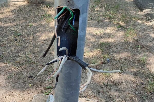 В Одессе вандалы повредили уличное освещение на Трассе здоровья В Одессе вандалы повредили уличное освещение на Трассе здоровья