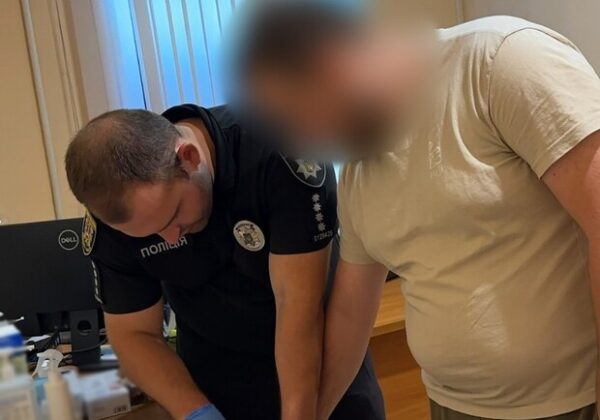 В Одессе задержали мужчину, пытавшегося поджечь квартиру военного по указанию спецслужб России В Одессе задержали мужчину, пытавшегося поджечь квартиру военного по указанию спецслужб России