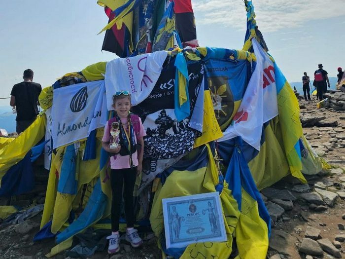 «Останні найважчі кількасот метрів донька навіть пришвидшилась»: 5-річна львів’янка стала наймолодшою дитиною, яка підкорила Говерлу