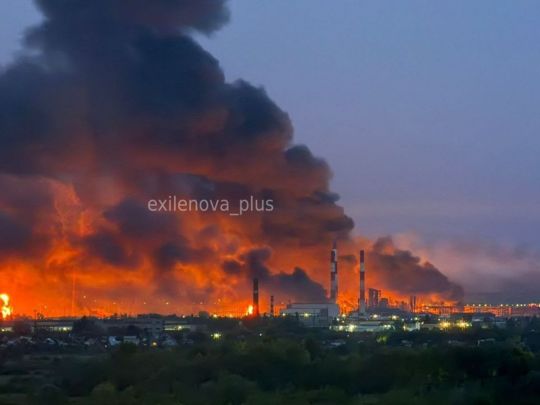 Українські безпілотники вдарили по двох НПЗ у росії (фото, відео)