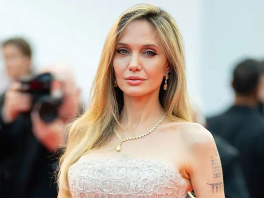 Заважав договір з Бредом Піттом: стало відомо, чому Анджеліна Джолі має намір виїхати з США