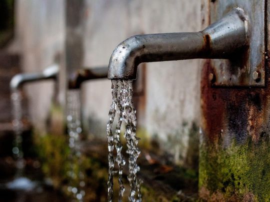 Життя в окупації: у Донецьку б’ються за воду та доносять на сусідів