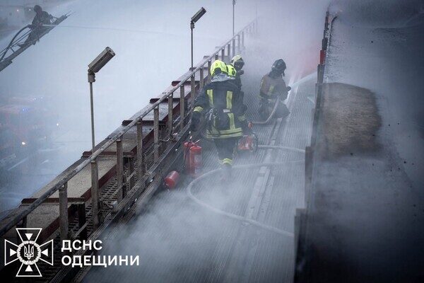 Масштабный пожар в порту Одесской области: загорелась транспортная лента Масштабный пожар в порту Одесской области: загорелась транспортная лента