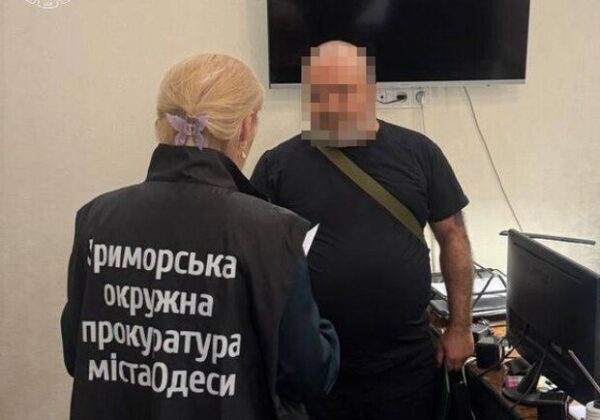 Вид на жительство за взятку: в Одессе разоблачили схему "продажи" документов Вид на жительство за взятку: в Одессе разоблачили схему "продажи" документов