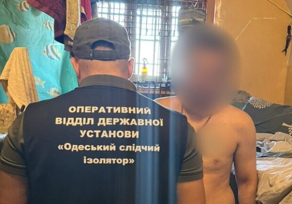 Обманул почти десяток человек: в Одессе заключенный СИЗО торговал несуществующими шинами