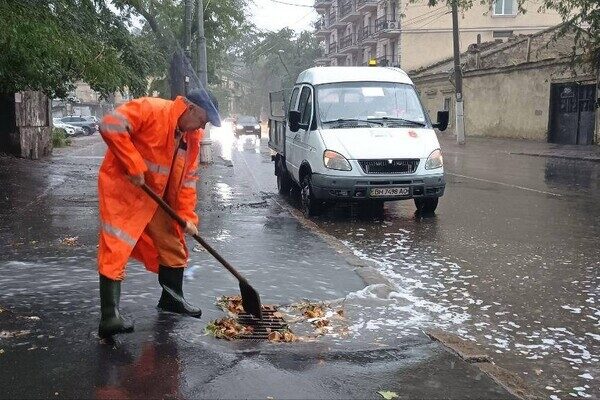 Изменения в движении электротранспорта и затопление улиц: последствия непогоды в Одессе Изменения в движении электротранспорта и затопление улиц: последствия непогоды в Одессе