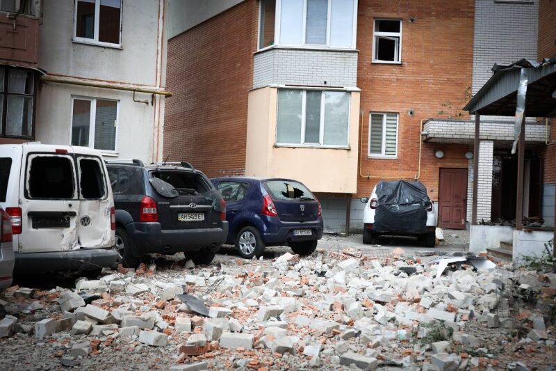 Київщина долає наслідки смертельної атаки рф: шість районів у руїнах, поранені діти, сотні без світла й тепла (фото)