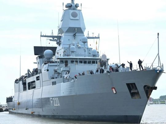 Російський літак пролетів небезпечно низько над військовим кораблем країни НАТО: як відреагував Альянс