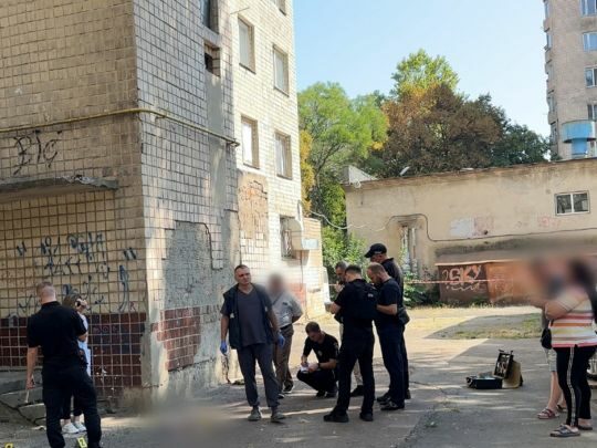 В&nbsp;Одесі жінка в п'яному чаді народила дитину і&nbsp;одразу викинула її&nbsp;з&nbsp;шостого поверху (фото, відео)