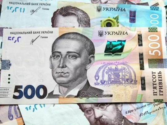 Майже 26 тисяч гривень на місяць: нардепи хочуть збільшити зарплату вчителям