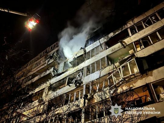 Росіяни вдарили по&nbsp;Києву і&nbsp;областлі балістикою та&nbsp;&laquo;Шахедами&raquo;: палають будинки, є&nbsp;загиблі та&nbsp;постраждалі (фото, відео)