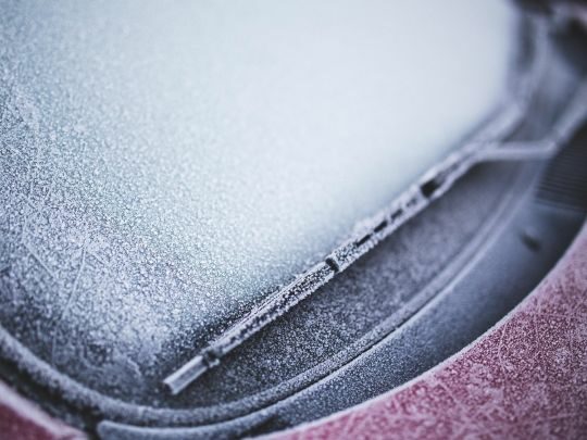 Як розморозити лобове скло за лічені хвилини: лайфхак для водіїв