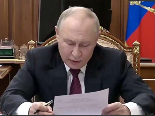 На тлі переговорів про мир путін наказав продовжити бойові дії в Україні
