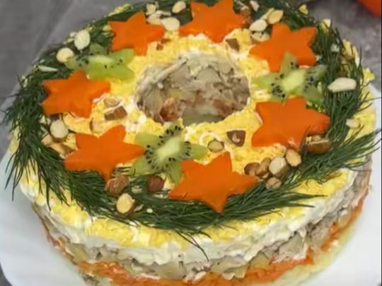 Салат з шампіньйонами та копченим сулугуні: ідеально на свята