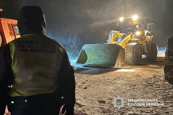 В Одесской области водители попали в снежную ловушку: на помощь пришли полиция и ГСЧС