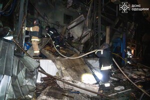 Загорелся промышленный объект: последствия ночной атаки БпЛА на Одессу Загорелся промышленный объект: последствия ночной атаки БпЛА на Одессу