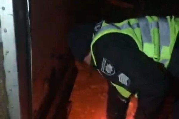 Не смогла преодолеть подъем: в Одесской области фура застряла в сугробах Не смогла преодолеть подъем: в Одесской области фура застряла в сугробах