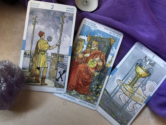 Близнюкам — «Лицар мечів» та швидкість, Козерогам — «Десятка жезлів» та ризик перевантаження: Таро-прогноз на 6 січня