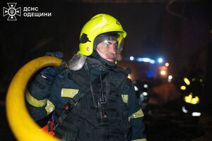 Загорелся промышленный объект: последствия ночной атаки БпЛА на Одессу Загорелся промышленный объект: последствия ночной атаки БпЛА на Одессу