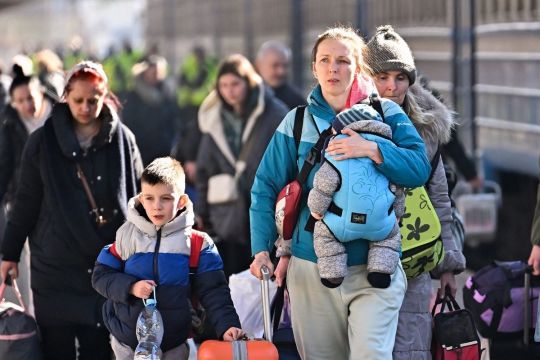 Демографічна катастрофа наближається: українці продовжують масово залишати країну