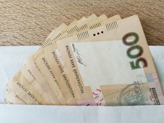 Середня зарплата зростає, але регіони не&nbsp;дотягують до&nbsp;вимог бронювання: що&nbsp;відомо про те, скільки платять українцям