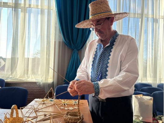 Витратив на нього 5 днів відпустки: пенсіонер із Вінниччини встановив унікальний рекорд — чим здивував майстер?