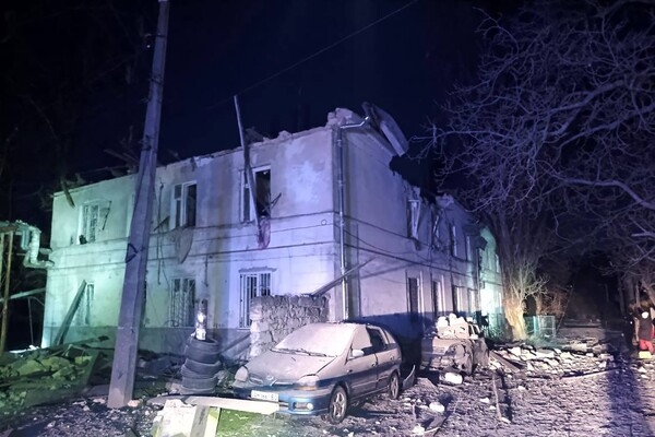 Ночные взрывы в Одессе: БпЛА попал в жилой дом (обновлено) Ночные взрывы в Одессе: БпЛА попал в жилой дом (обновлено)