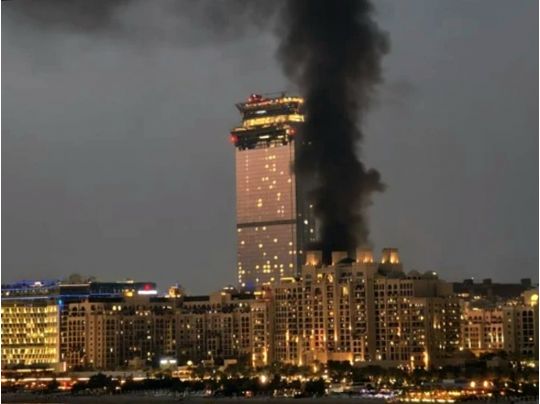 Шахеди та ракети над Дубаєм, Іран блокує Ормузьку протоку, Алі Хаменеї можливо вбито: що відбувається на Близькому Сході (відео)