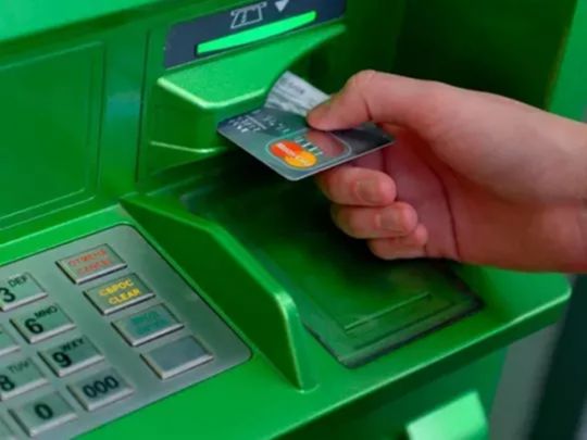 Що робити, якщо банкомат відключився у момент зняття грошей: докладна інструкція
