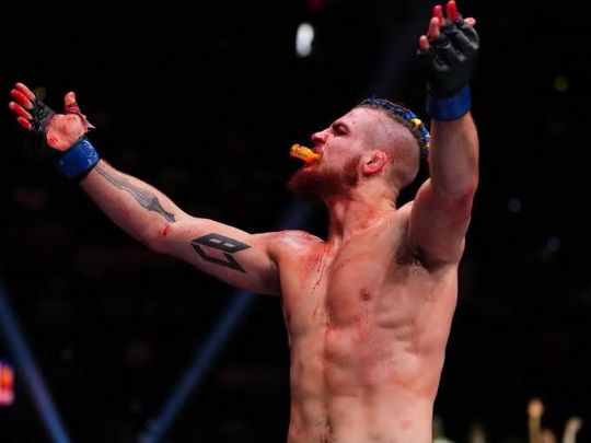 Український боєць UFC побив до крові суперника зі США (відео)