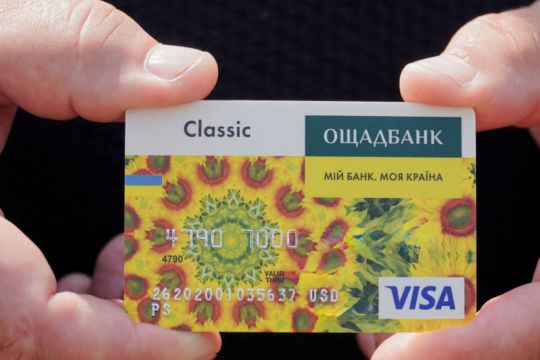 Український банк виплачує пенсіонерам по&nbsp;5000 гривень: як&nbsp;отримати гроші