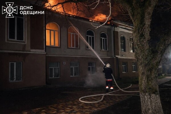 В Одесской области загорелся лицей: огонь охватил большую площадь В Одесской области загорелся лицей: огонь охватил большую площадь