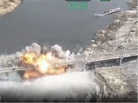 Без ракет і авіації: ЗСУ вперше в історії знищили міст за допомогою дронів