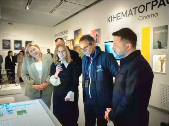 Оновлена експозиція, унікальні документи та&nbsp;інтерактивні простори: Зеленський відвідав Нацмузей &laquo;Чорнобиль&raquo;
