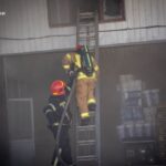 В Одессе вспыхнул масштабный пожар в спортзале с баней у складских помещений