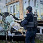 Під Києвом ракета пробила багатоповерхівку і застрягла в квартирі: шокуючі кадри (фото, відео)