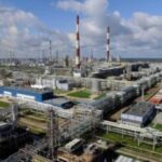Українські дрони зупинили один з найбільших НПЗ у росії: подробиці