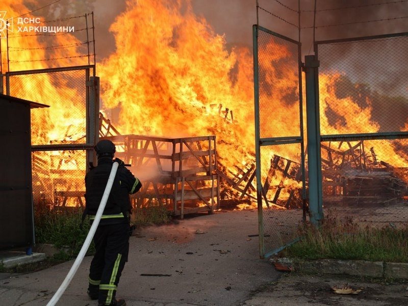 Харків, Дніпро та Запоріжжя приходять до тями після комбінованої атаки росіян (фото, відео)