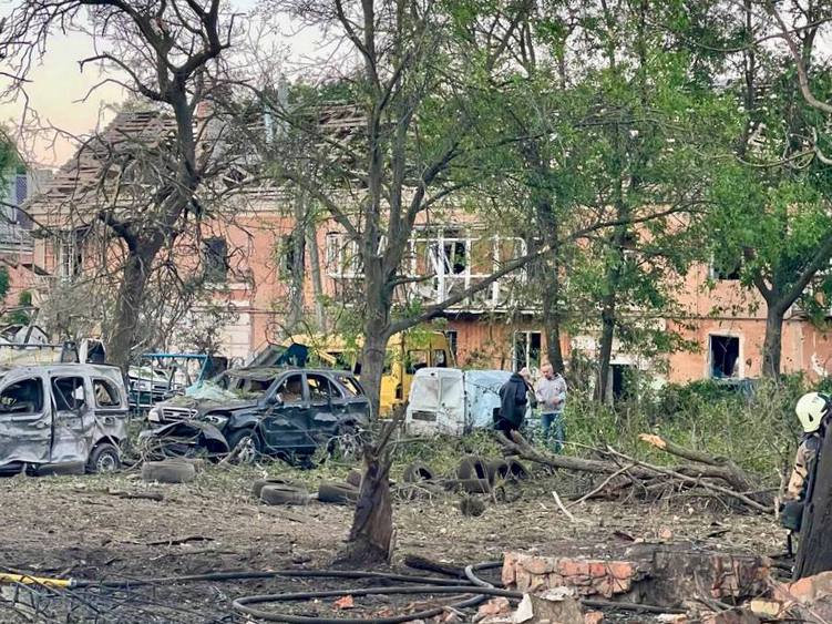 Харків, Дніпро та Запоріжжя приходять до тями після комбінованої атаки росіян (фото, відео)