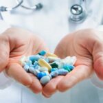 Кабмін продовжив термін надання фінансової допомоги лікарям у зоні бойових дій та розширив програму доступних ліків