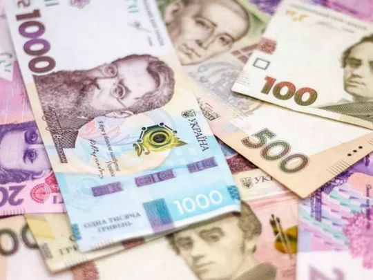 Зарплата в Україні зростає, але й борги з неї — теж